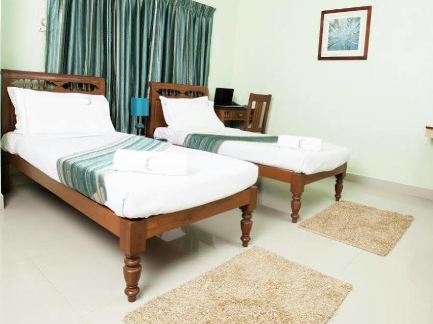 Hotel Crescent Inn Chennai Esterno foto