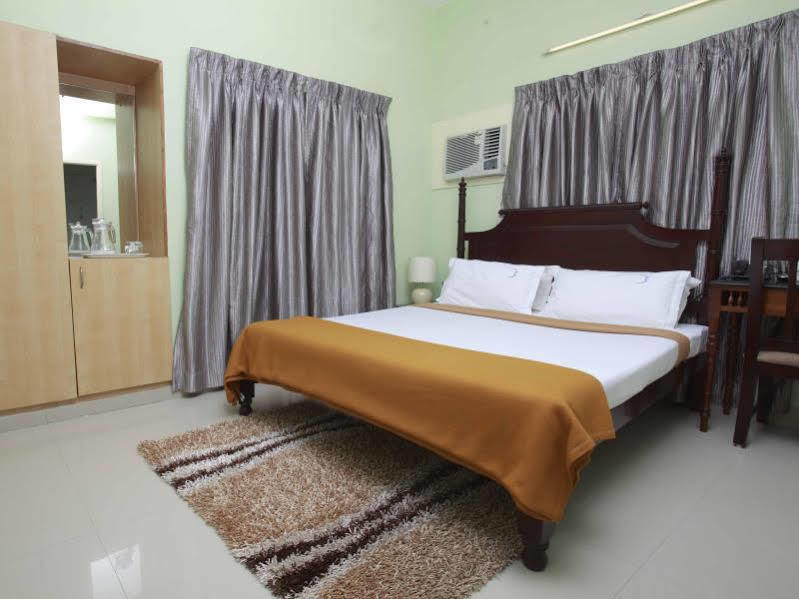 Hotel Crescent Inn Chennai Esterno foto