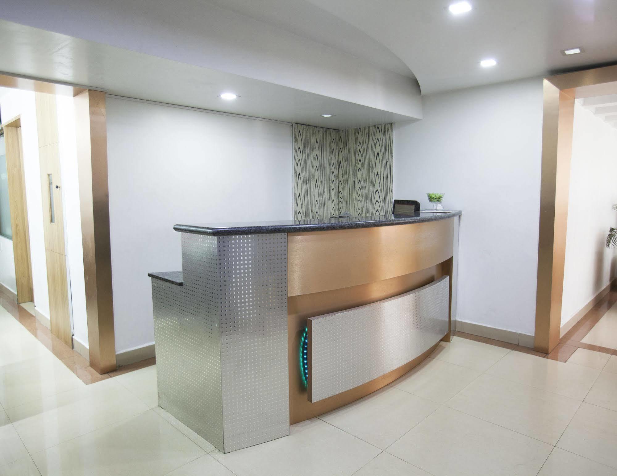 Hotel Crescent Inn Chennai Esterno foto