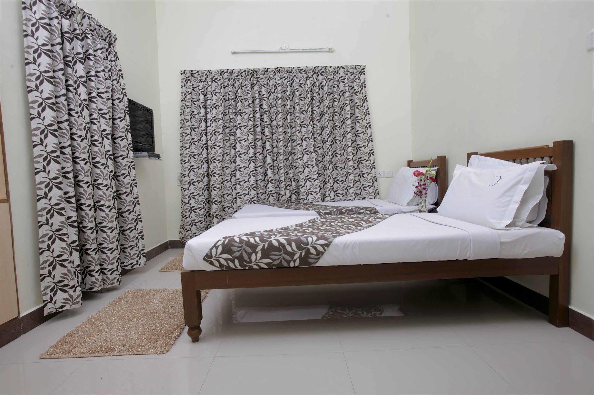 Hotel Crescent Inn Chennai Esterno foto