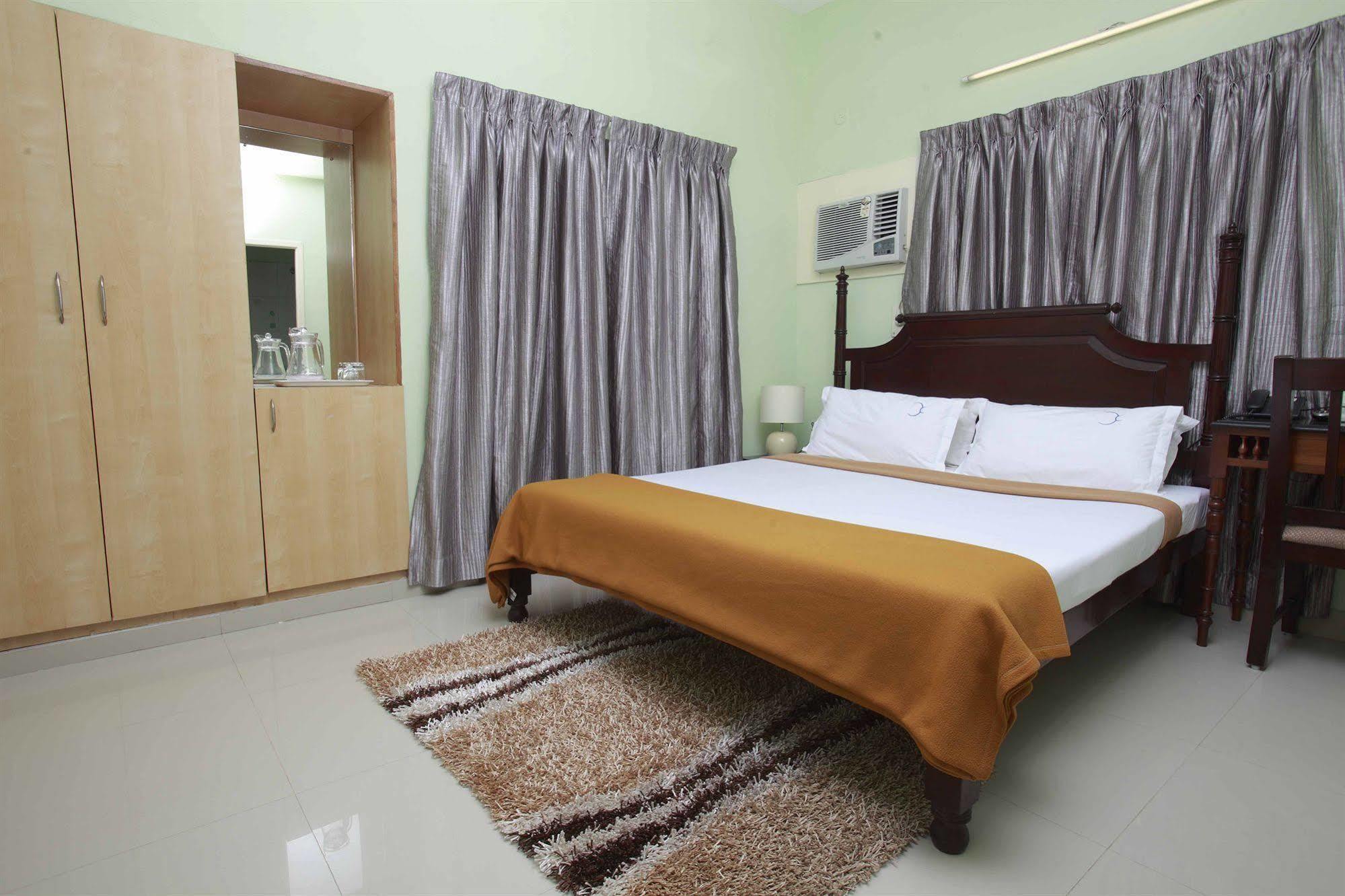 Hotel Crescent Inn Chennai Esterno foto