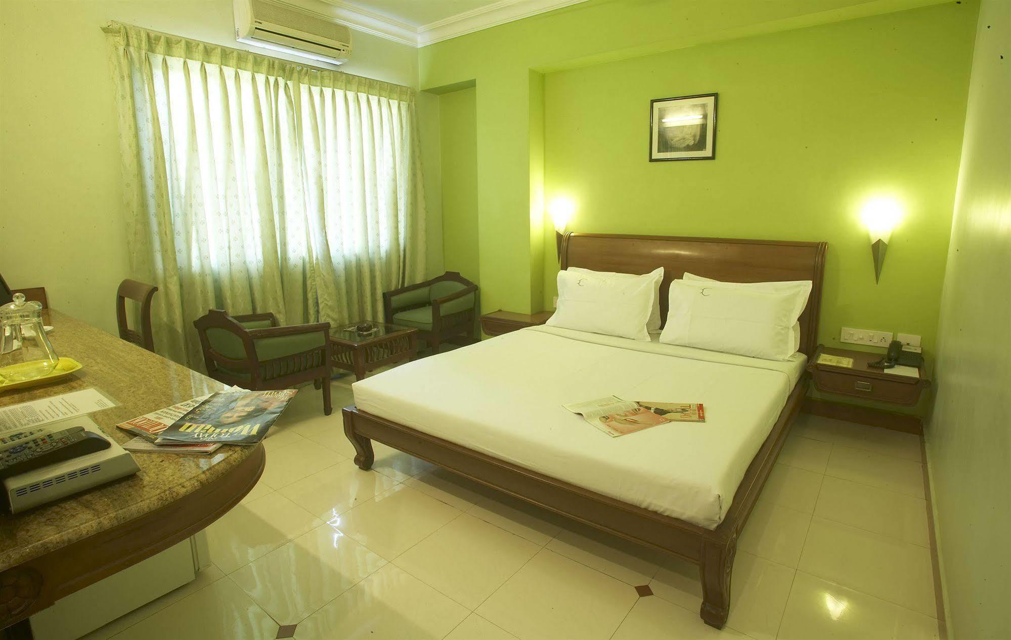 Hotel Crescent Inn Chennai Esterno foto