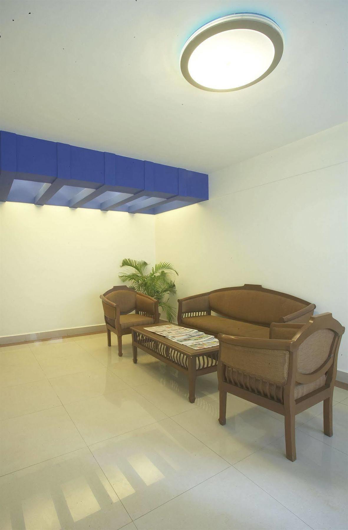 Hotel Crescent Inn Chennai Esterno foto